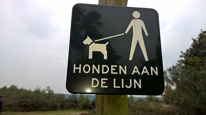 Hier steht ein Bild mit dem Titel: Das können die Holländer fast so gut wie die Deutschen: Wanderern Vorschriften machen (Ftot: Britta Verhaag)