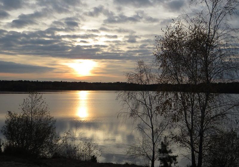 Hier steht ein Bild mit dem Titel: Wirklich, Sonnenuntergänge können sie gut, die Holländer. Beim Wandern gesehen, am Reindersmeer (Foto: Hans-Joachim Schneider)