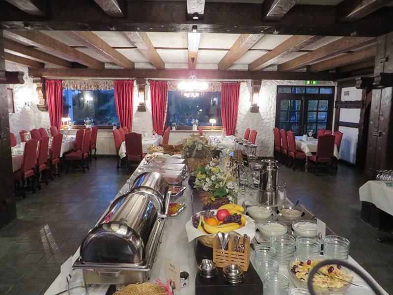 Großzügiges Frühstück nicht nur für die Bloggertruppe wartet auf den Gast in Victor's Seehotel