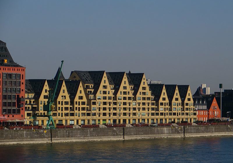 Hier steht ein Foto mit dem Titel: Rhein, Rheinbrücken, frühmorgens, Siebengebirge, Frühaufstehertour, Skaterplaza, Kranhäuser