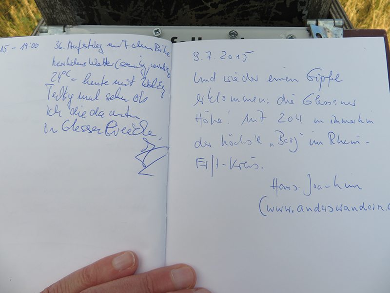 Ein Gipfelbuch gibt es auch auf der Glessener Höhe (Foto; Hans-Joachim Schneider)