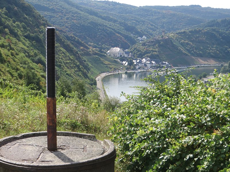 Aussichtspunkt, Plaatskopf, Panorama, Mosel, Fluss, Ufer, Weinberge, altes Weinfass