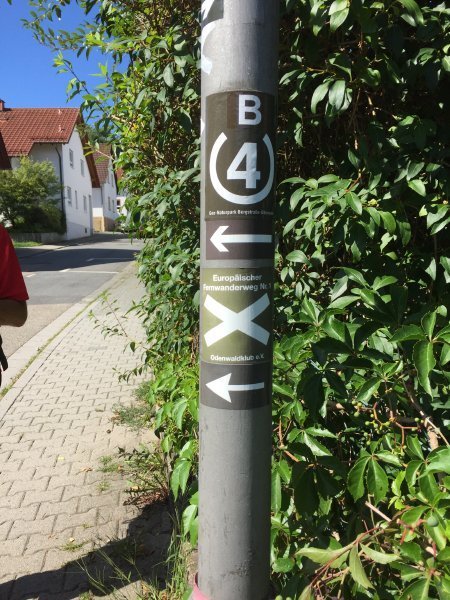 Wegmarkierung, weißes Kreuz, E1, Europäischer Fernwanderweg